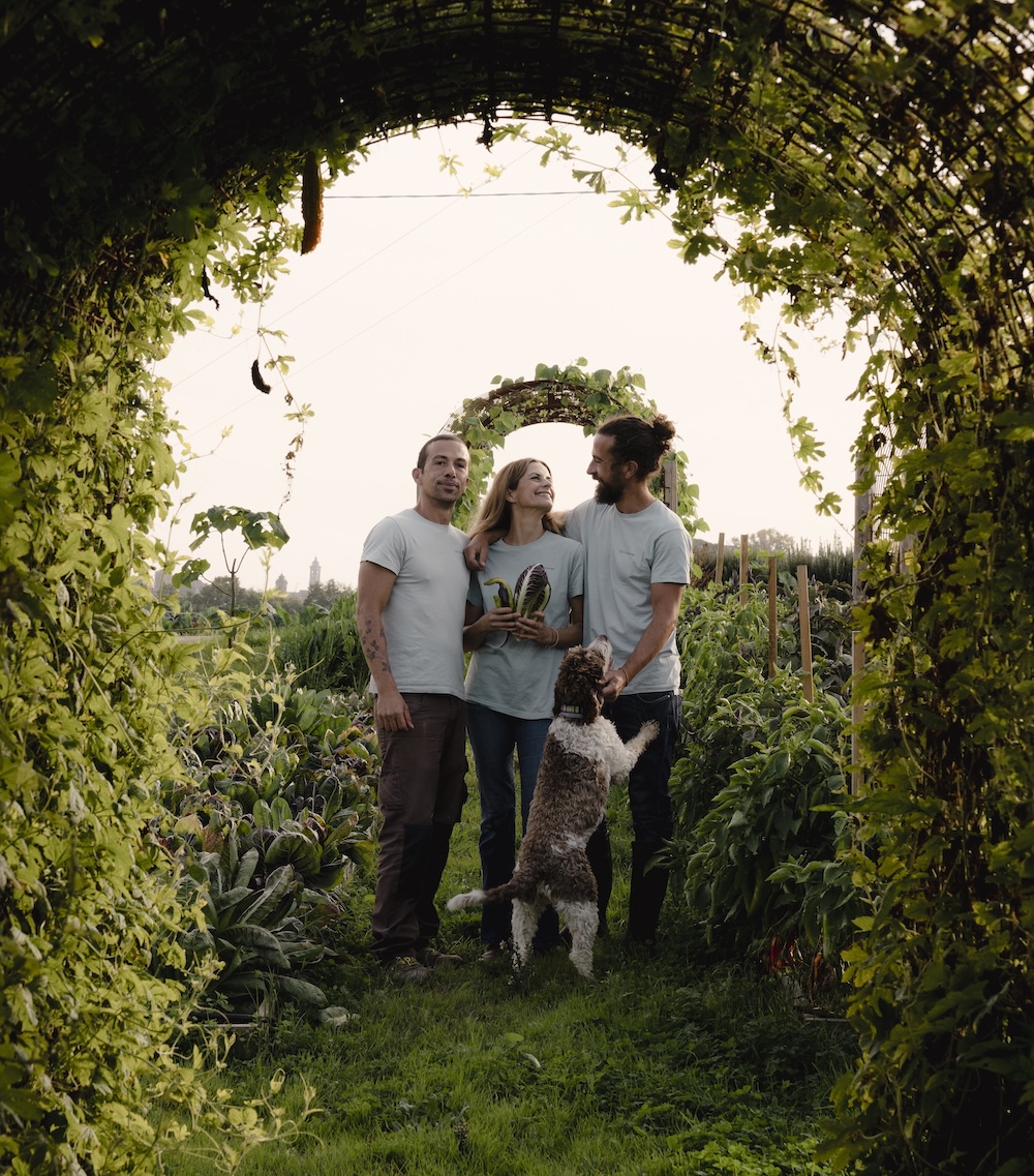 The twin farm-brothers Nicola (left) en Alessandro Giuggioli (right), togehter with their sister and co-founder Livia (photo by Marco Valmarana)